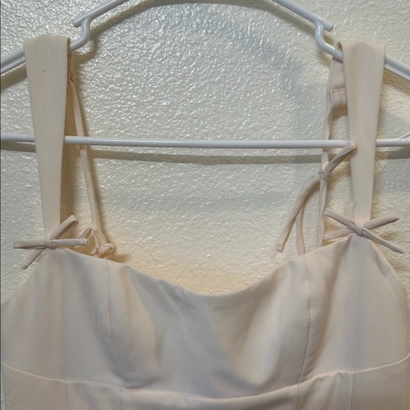 Isadora Bow-Detail Pleated A-Line
Midi Dress in Ivory - Picture 5 of 7